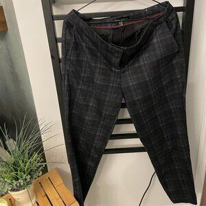 Jasmine & Juliana Plaid Dress Pants – Women’s Size 10 (Grey/Black)